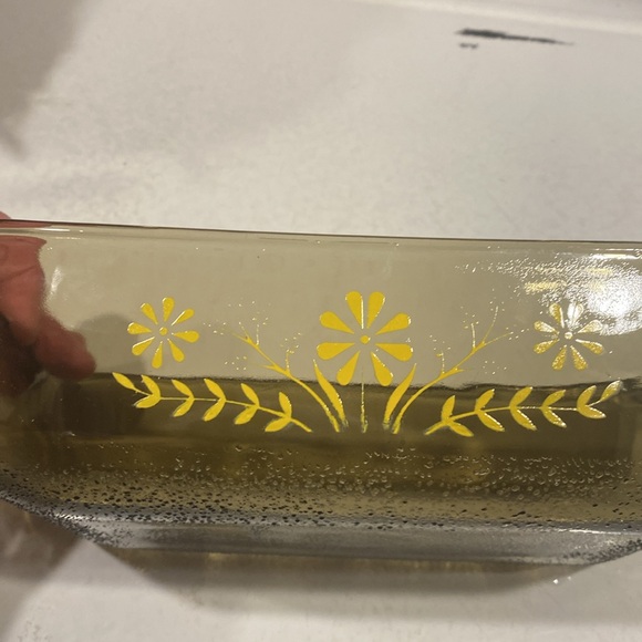 Amber Glass Loaf Pan With Yellow Flowers, 11” x 5 1/2” - Picture 3 of 4